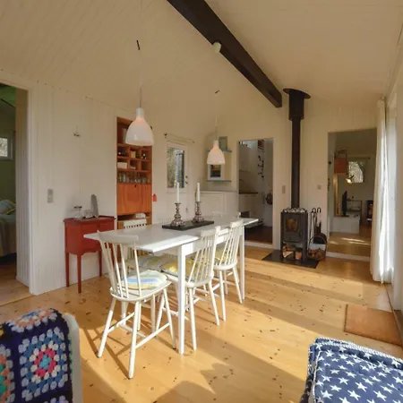 Three-bedroom Holiday In בית נופש