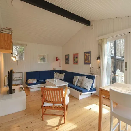 Three-bedroom Holiday In בית נופש