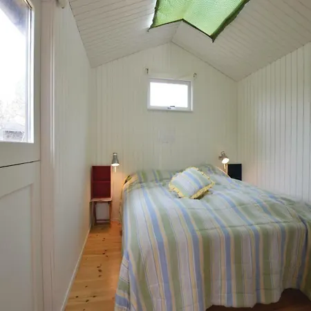 Three-bedroom Holiday In בית נופש