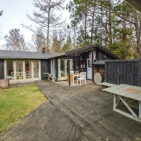 Three-bedroom Holiday In